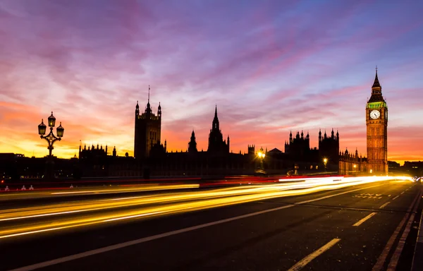 Westminster en kleurrijke zonsondergang — Stockfoto