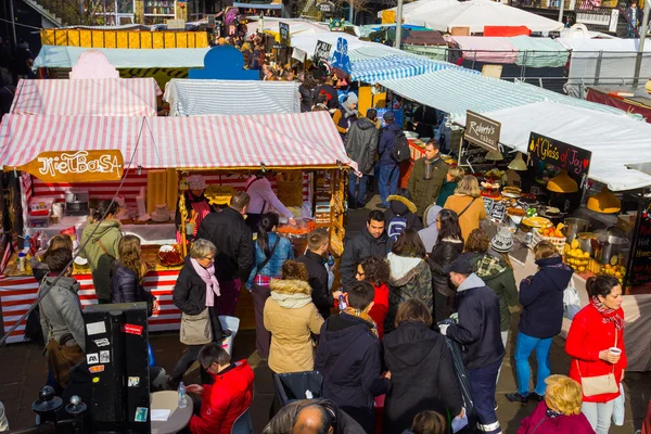 High view of stalls at Camden Foo — Stock Photo, Image