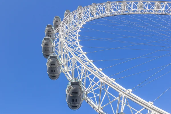 London Eye from the ground — Stock Photo, Image