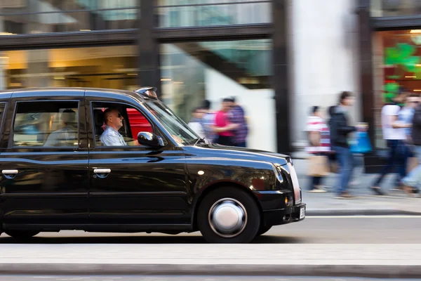 Taxi de Londres a velocidad — Foto de Stock