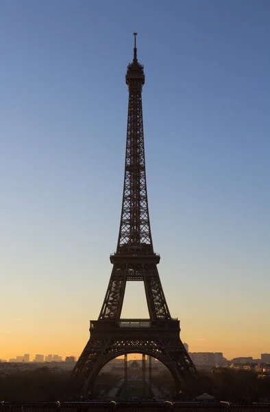 Eiffelova věž při východu slunce — Stock fotografie
