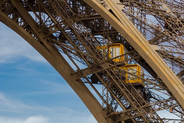 Lift on the Eiffel Tower — Stock Photo, Image