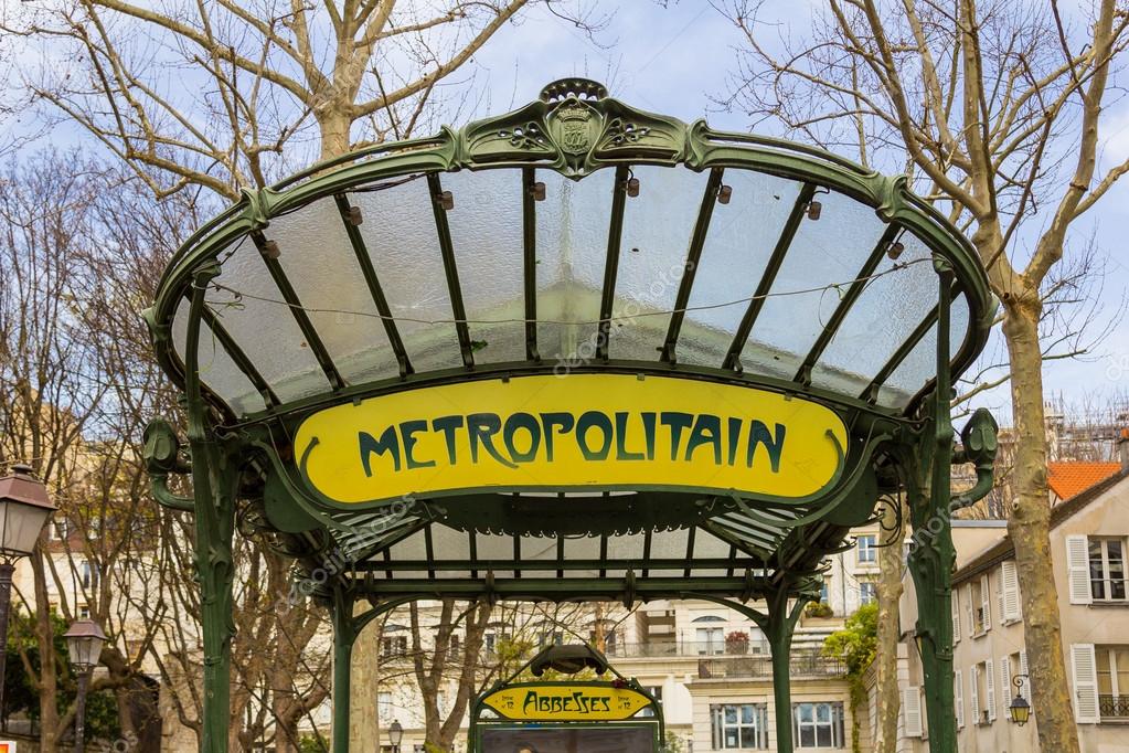 Metro sign in Paris – Stock Editorial Photo © macinlondon #43531395