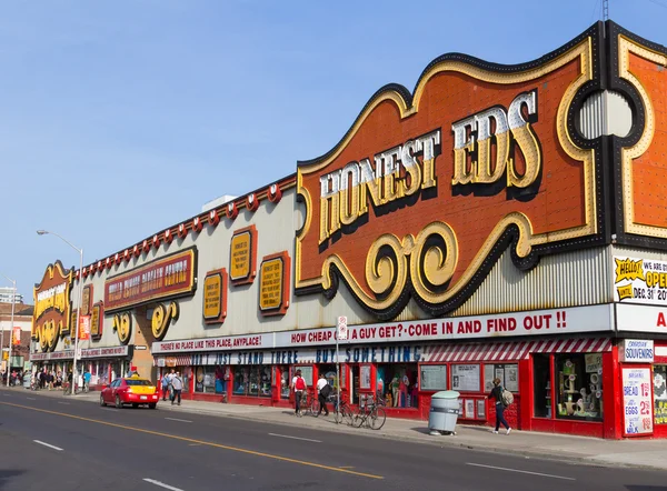 Honest EDS Department Store During the Day — Stock Photo, Image