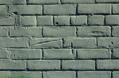 yeşil tuğla bir duvara