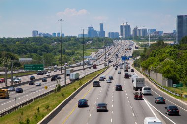Highway 401 gün boyunca