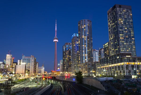 Toronto öröklakás és a CN-torony — Stock Fotó