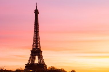  Eyfel Kulesi ile kopya alanı gün batımında