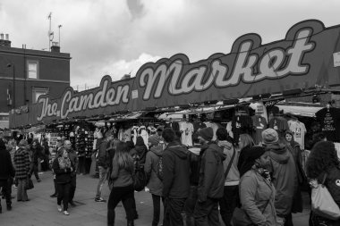 un ingresso al mercato di camden