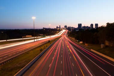 alacakaranlıkta otoyolu açık yollar