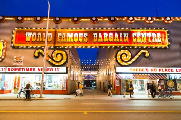 Honest Eds at Night — Stock Photo, Image