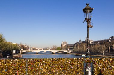 Pont des arts ve Eyfel Kulesi