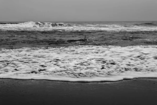 Vista Panorámica Orilla Océano Pacífico Con Olas Horizonte Con Cielo —  Fotos de Stock