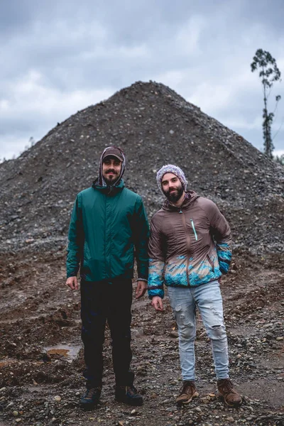 Two Young Handsome Bearded Happy Traveler Brothers Caps Jackets Large — Fotografia de Stock