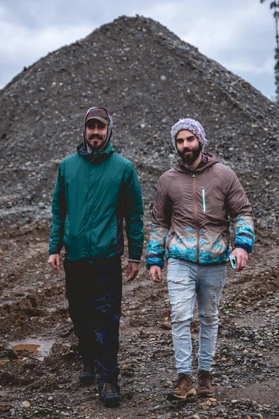 Two Young Handsome Bearded Happy Traveler Brothers Caps Jackets Large — Fotografia de Stock