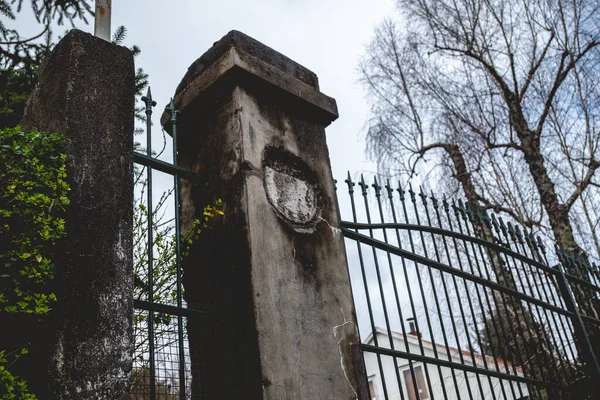 Beautiful Old Centuries Entrance Stone Columns Neoclassical Style Green Metal — стокове фото