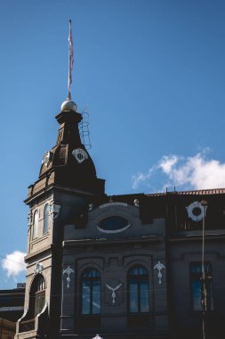 Mavi gökyüzü, Valdivia, Şili ile bir günde neoklasik mimari, süsler, heykeller, bayraklar ve kubbeler inşa edilen eski güzel yüzyıllar.