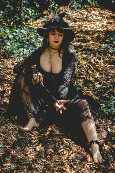 Krásná Mladá Gotická Sexy Čarodějnice Stylizovaných Rukou Černými Nehty Doplňky — Stock fotografie