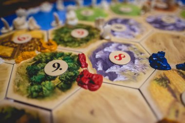 'Denizciler' ile 'Catan' masa oyunu iç ışık ile genişleme