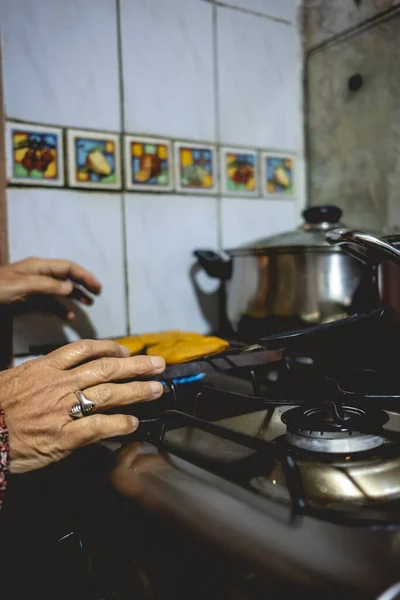 Beautiful Hands Elderly Latino Woman Cooking Traditional Kitchen Stove Gas — Zdjęcie stockowe