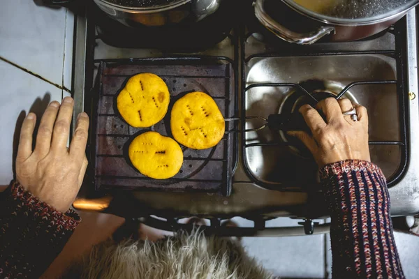 Beautiful Hands Elderly Latino Woman Cooking Traditional Kitchen Stove Gas — Φωτογραφία Αρχείου