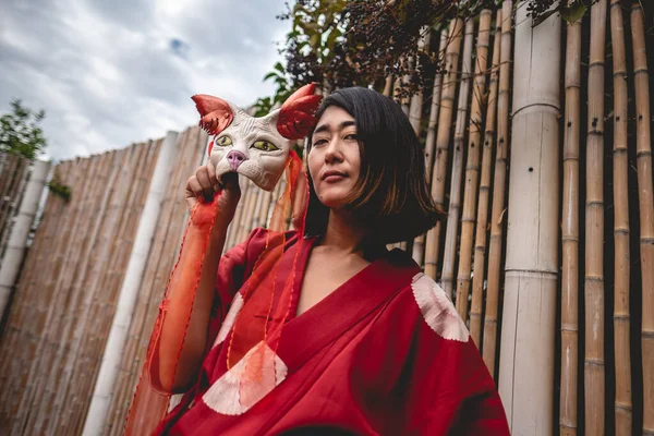Портрет Сексуальної Молодої Япанської Дівчини Красивою Старою Традиційною Червоною Кімоно — стокове фото
