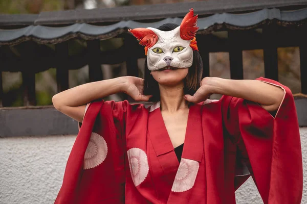Портрет Сексуальної Молодої Япанської Дівчини Красивими Старими Традиційними Червоними Кімоно — стокове фото