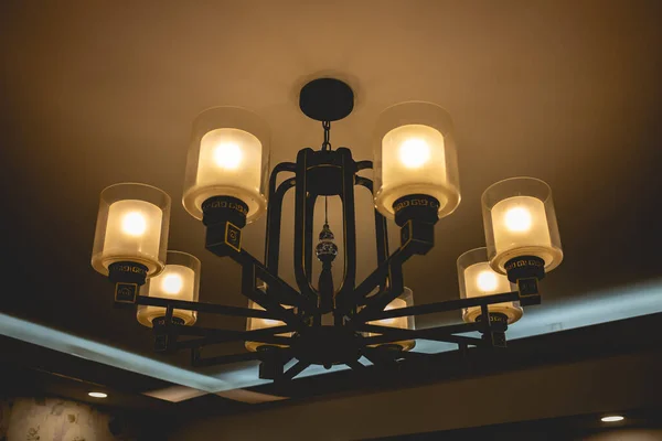 Beautiful Hanging Ceiling Lamp Eight Lights Dark Room — Stockfoto