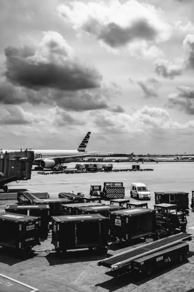 Avions Voitures Par Temps Nuageux Aéroport International Hare Chicago Noir — Photo