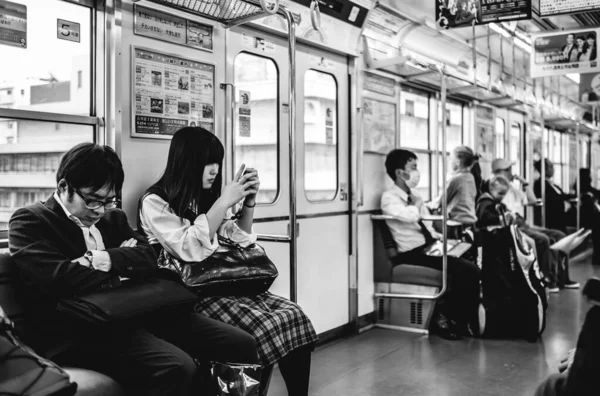 Ósaka Japonsko Různé Druhy Lidí Metru Auta Školačka Telefonu Platový — Stock fotografie