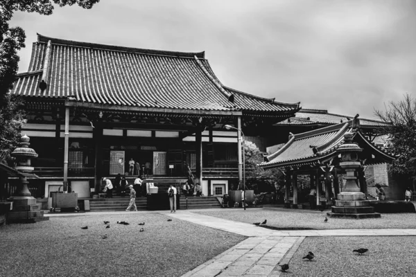 Осака Японія Люди Межами Великого Буддійського Храму Ісін Дзі Хмарний — стокове фото