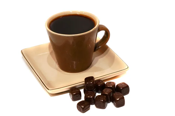 ブラック コーヒー、チョコレート菓子のカップ — ストック写真