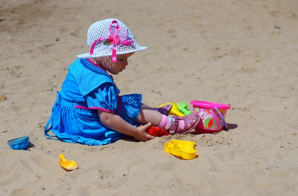 Two-year-old girl playing in a sandbox — Stock Photo, Image