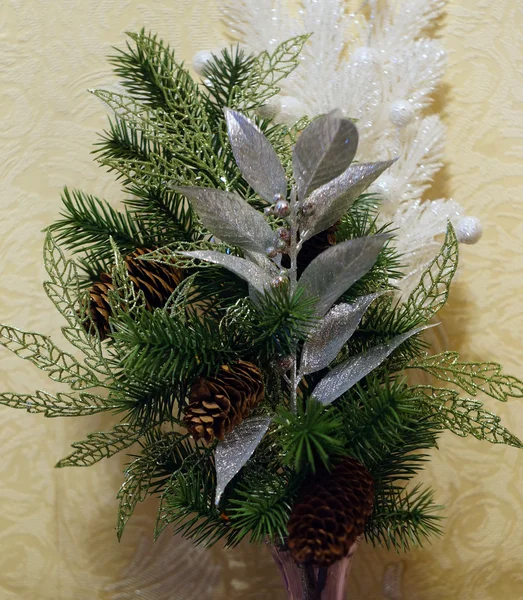 Декоративная рождественская ветвь — стоковое фото