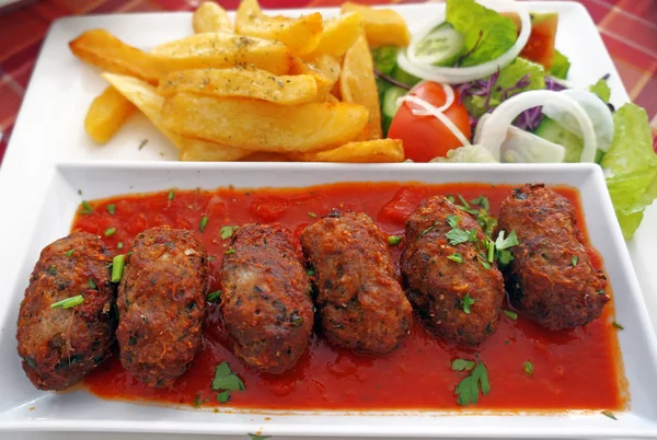 Kıbrıs gıda-keftedes (köfte soslu)