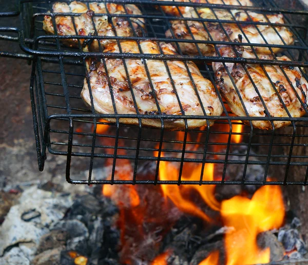 Chicken legs on the grill for barbecue — Stock Photo, Image