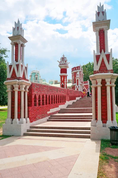 Ancient red brick staircase decorated with white pattern — Stock Photo, Image