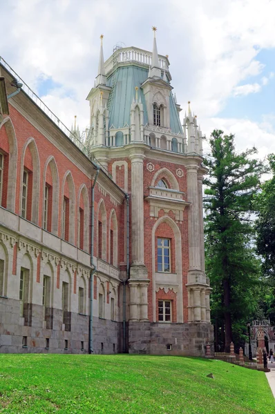 Tornet i den kungliga slotten i tsaritsyno i Moskva — Stockfoto