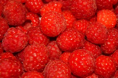 Ahududu arka plan olarak çok yakın