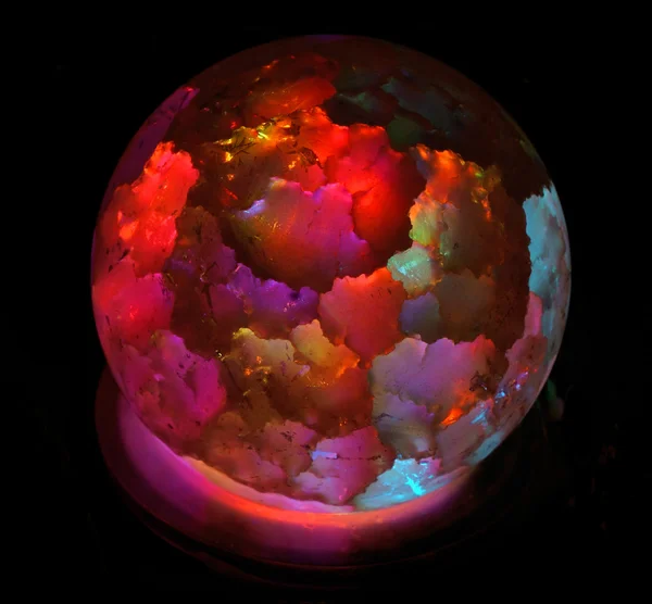 Lâmpada na forma de bola colorida brilhante — Fotografia de Stock