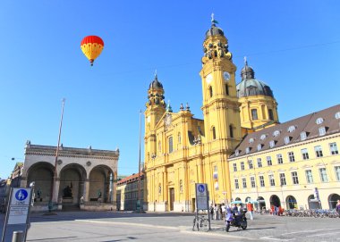 residenz ve odeonsplatz Münih'te sahne