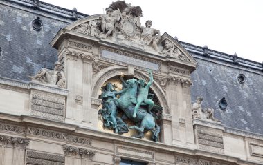 louvre bir kez bir Sarayı vardı ve şimdi bir müze