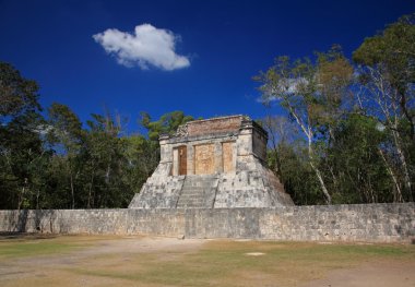 chichen Itza temple yakınındaki stadyum