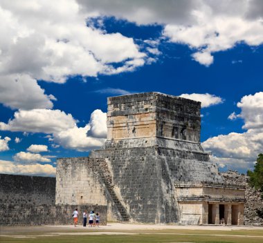 chichen Itza temple yakınındaki stadyum