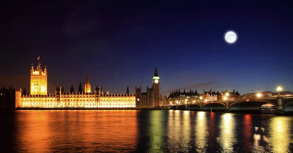 Big ben en westminster bij nacht — Stockfoto