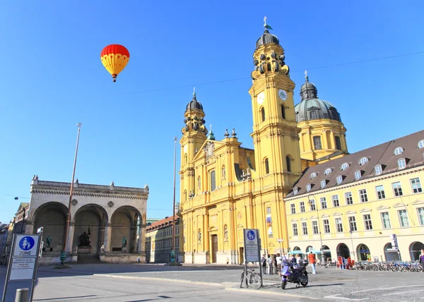 El paisaje en el Residenz y Odeonsplatz en Munich — Foto de Stock