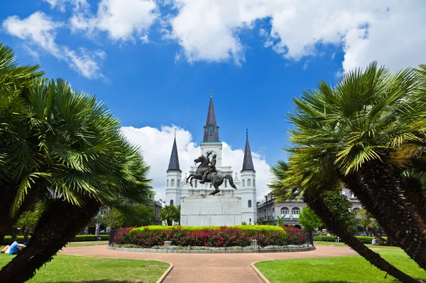 Saint Louis Cathedral and Jackson Square — Stock Photo, Image