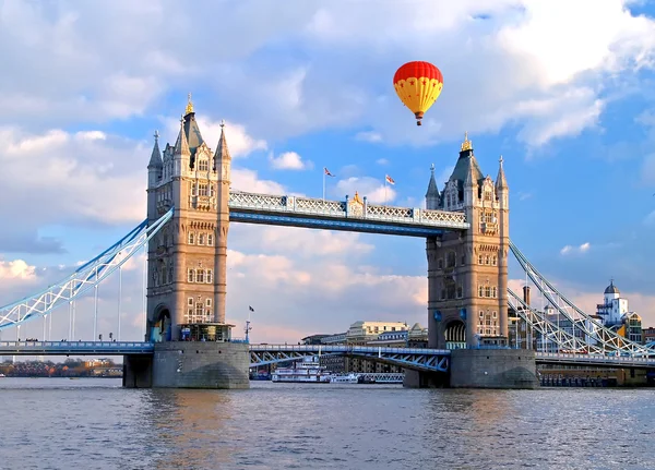 Διάσημο tower bridge — Φωτογραφία Αρχείου