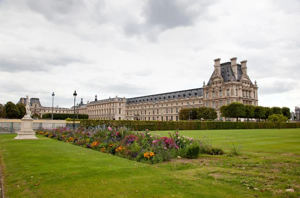 La hermosa arquitectura francesa en el centro de París — Foto de Stock