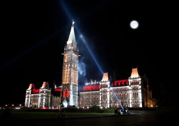 L'illuminazione notturna della Camera del Parlamento canadese — Foto Stock